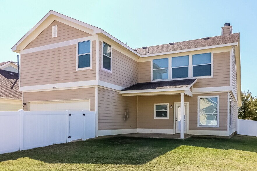 Building Photo - 9401 Waterman Dr