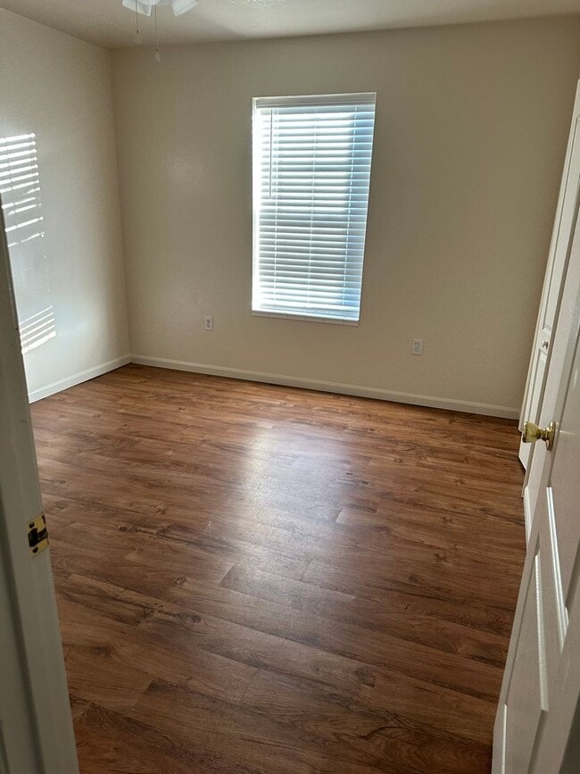 Building Photo - 638 Woody Dr