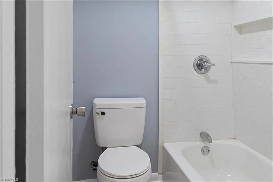 Building Photo - Room in Condo on North O.Henry Boulevard