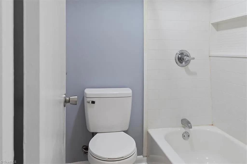 Building Photo - Room in Condo on North O.Henry Boulevard