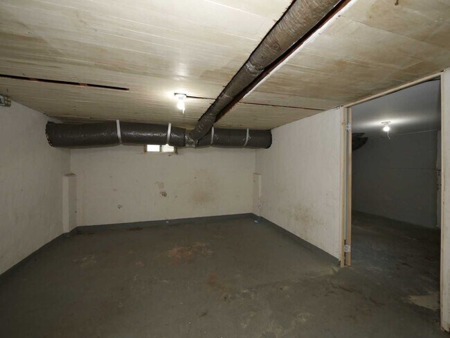 Building Photo - 163 Market St