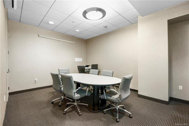 Building Photo - 25 Leroy Pl