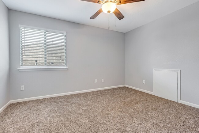 Building Photo - 146 Black Swan Pl
