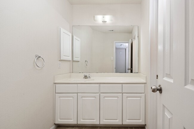 Building Photo - 9960 Hyacinth Way