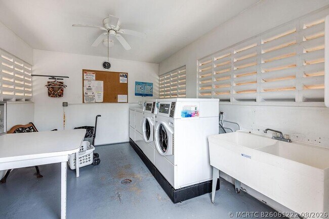 Building Photo - 2523 Dudley Dr W