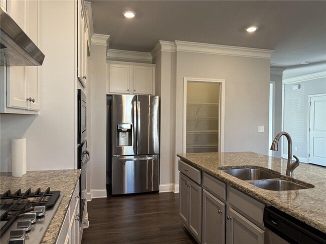 Building Photo - 4671 Silver Oak Dr