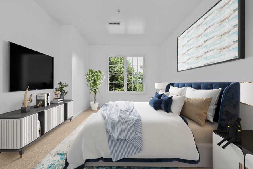 primary bed room - 13 Morgan Dr