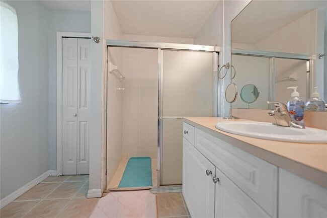 Building Photo - 590 Ridgewood St NW