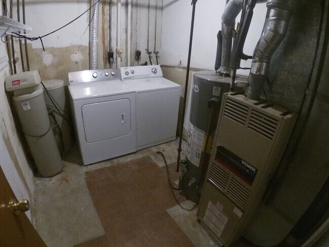 Laundry / Utility - 4203 22nd Ave NW