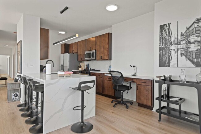 Building Photo - 716 W Kinzie St