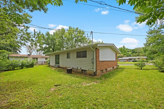 Building Photo - 250 Countryside Dr