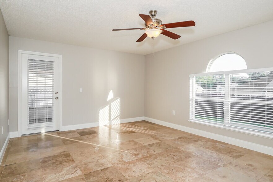 Building Photo - 4131 Half Moon Cir