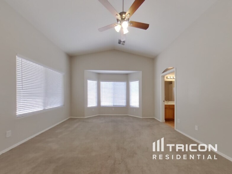 Building Photo - 15480 W Yucatan Dr
