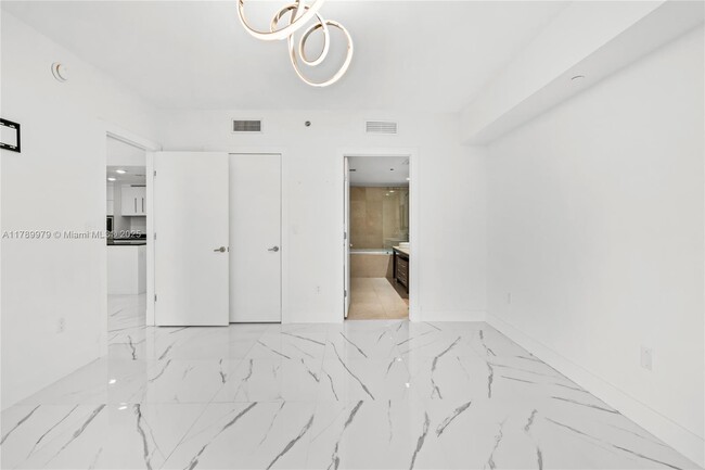 Building Photo - 475 Brickell Ave