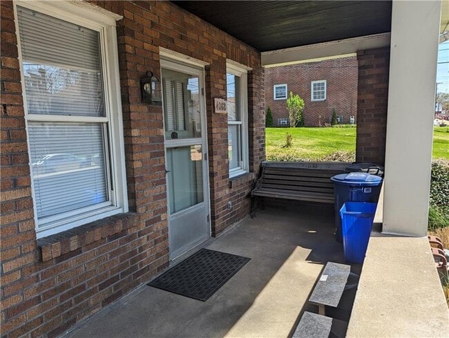 Building Photo - 4062 Brandon Rd