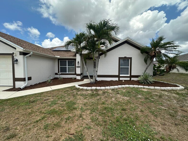 Building Photo - 1603 NE 34th Ln