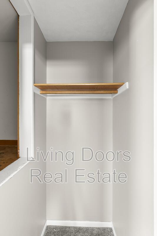 Building Photo - 348 S 5th St