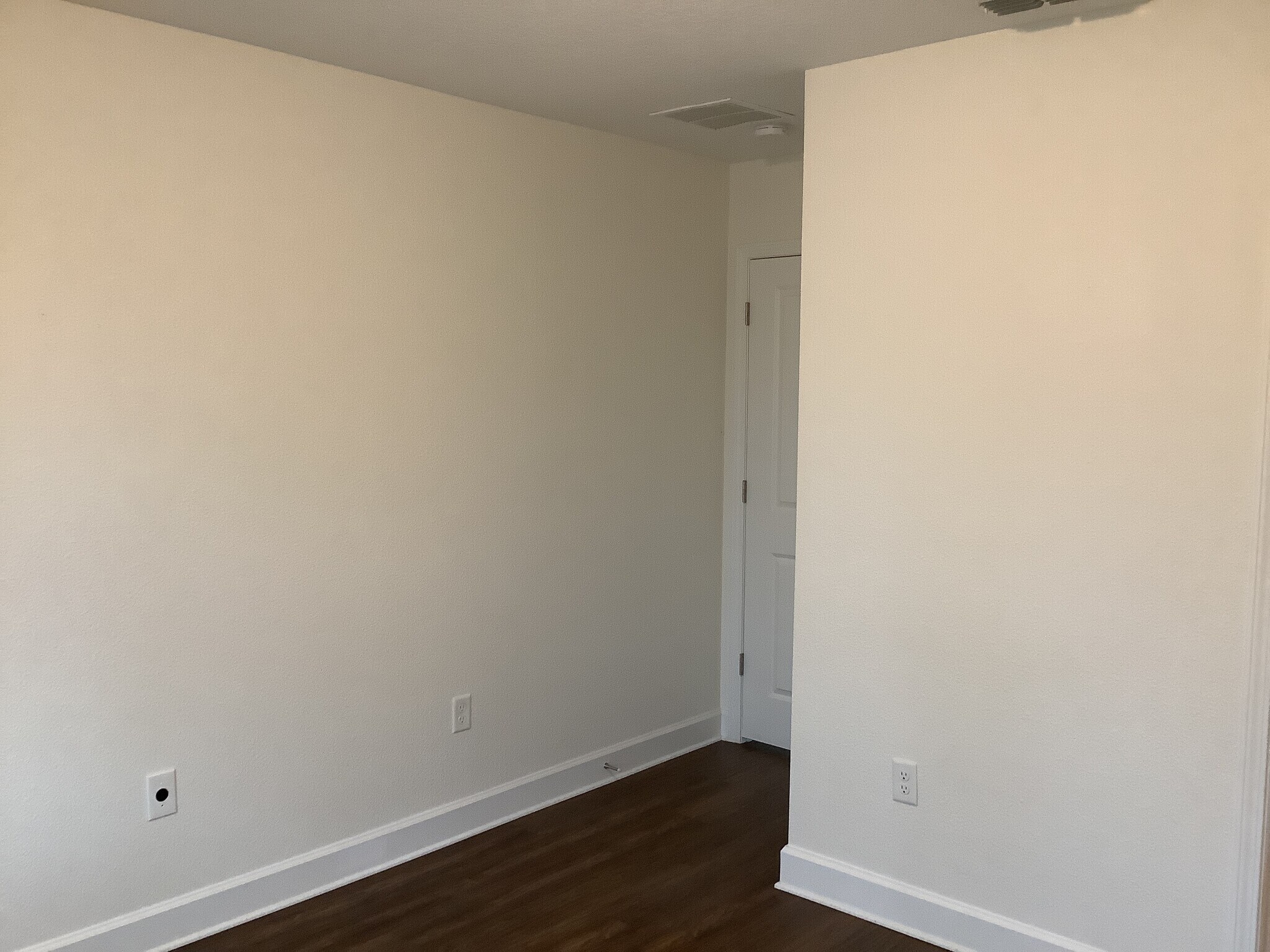 Building Photo - 8668 Highfield Ave