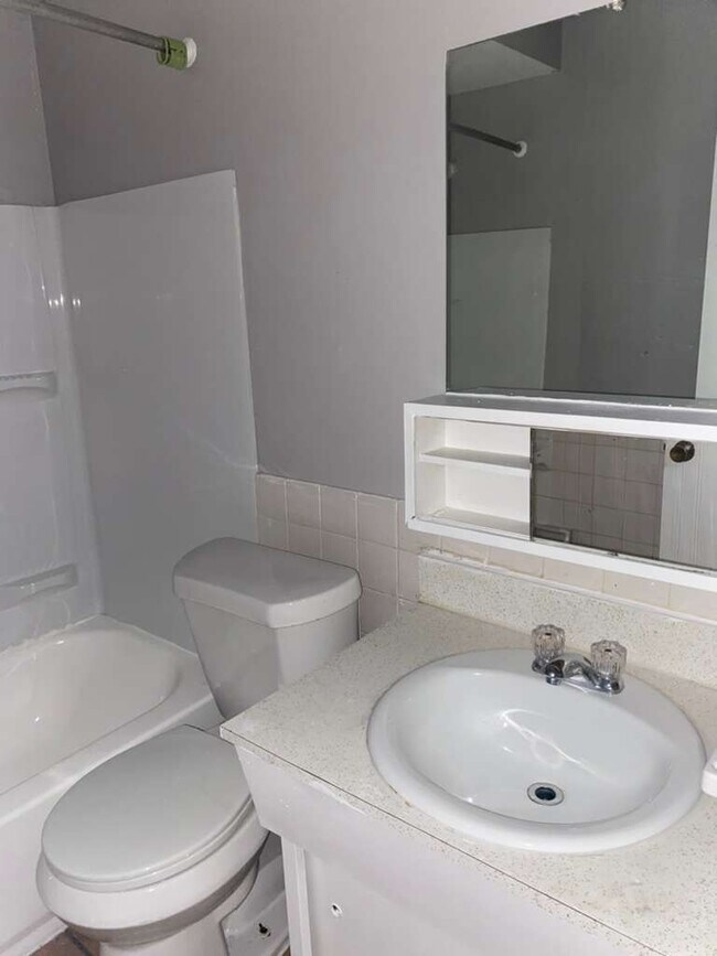 Building Photo - 1885 N Taylor Rd