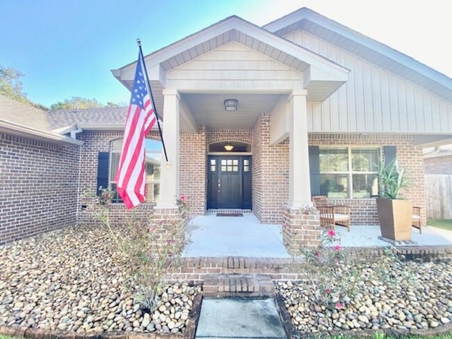 Building Photo - 6040 Trestle St