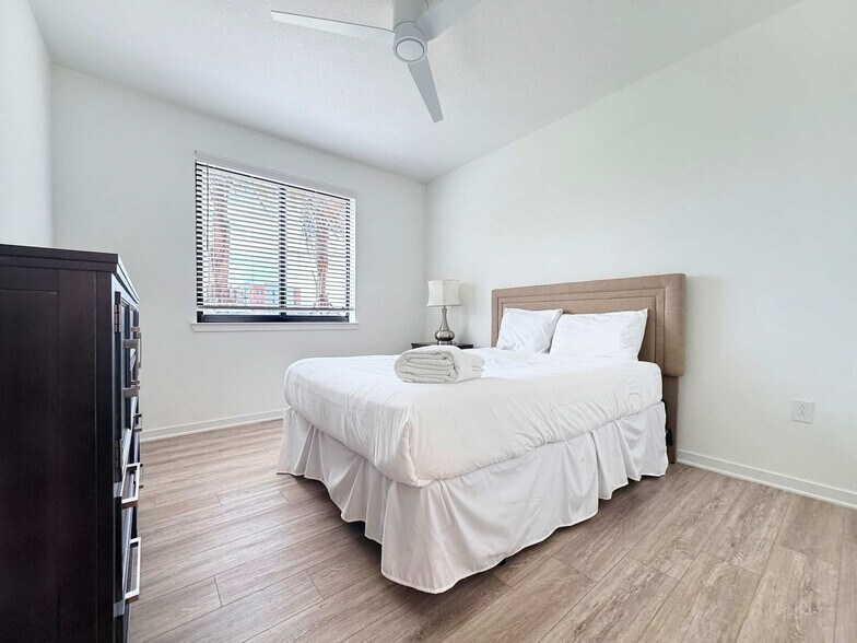 Building Photo - 12122 54th Dr E