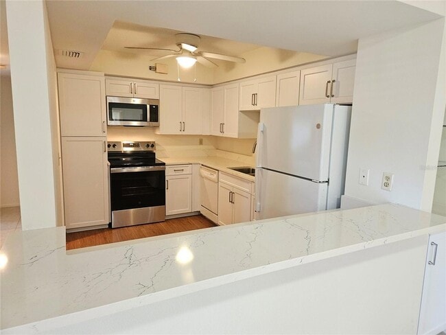 Building Photo - 812 Capri Isles Blvd