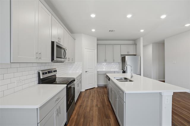 Building Photo - 3253 Cumby Dr