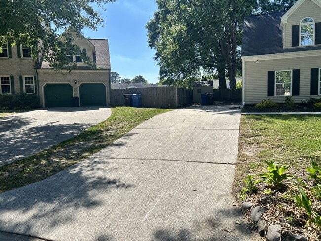 Building Photo - 800 Stardale Cir