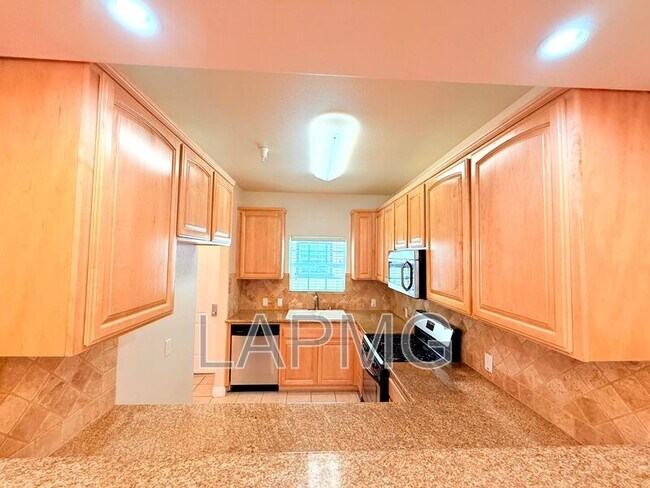 Building Photo - 12217 Moorpark St