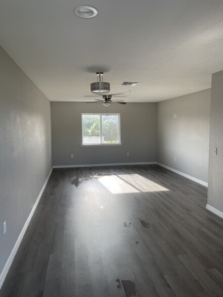 Building Photo - 1935 Ave O SW