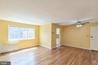 Building Photo - 9734 Glen Ave