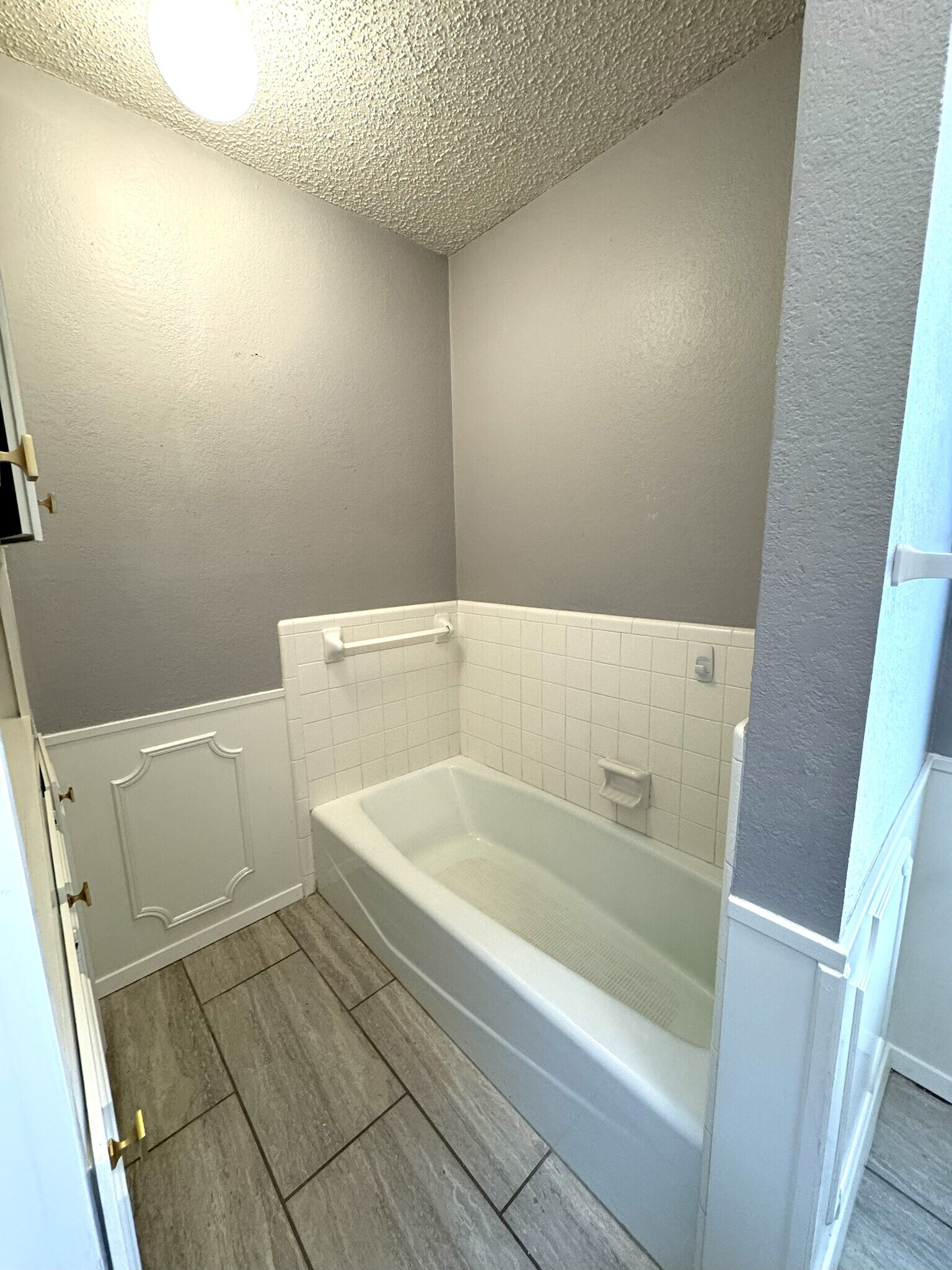 Building Photo - 2405 Stutz Plz