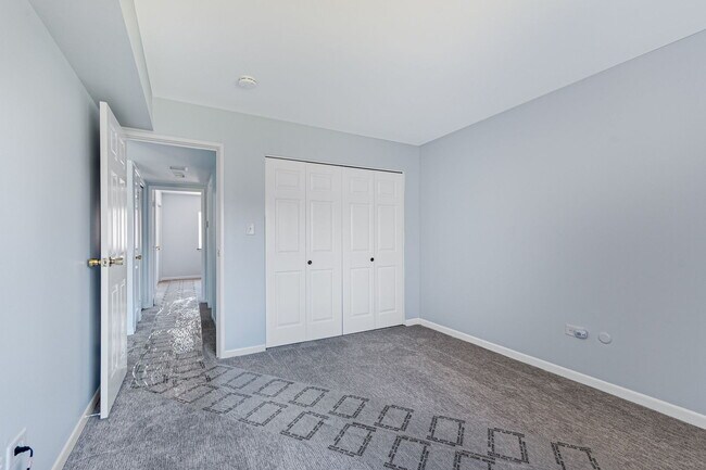 Building Photo - 9446 Bay Colony Dr