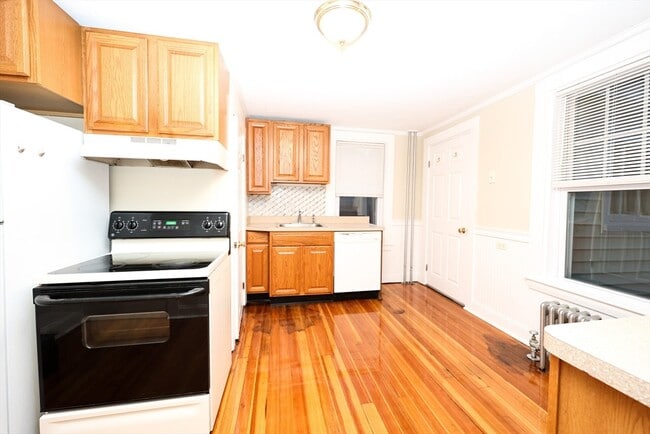 Building Photo - 32 Sheppard Ave