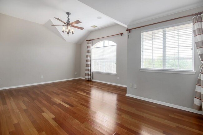 Building Photo - 1612 Sunterro Dr