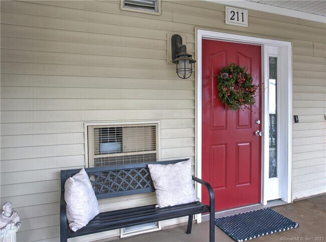 Building Photo - 3250 Fairfield Ave