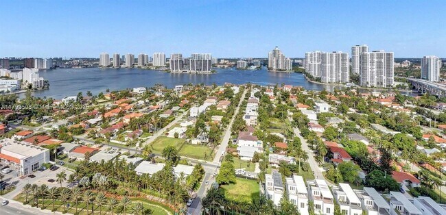 Building Photo - 18911 Collins Ave