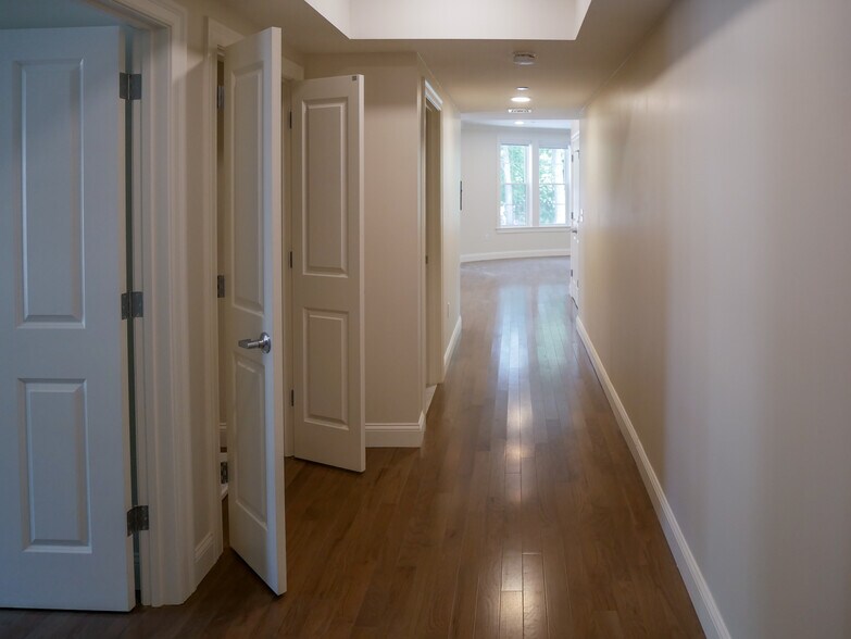 Building Photo - 39 Herrick Rd