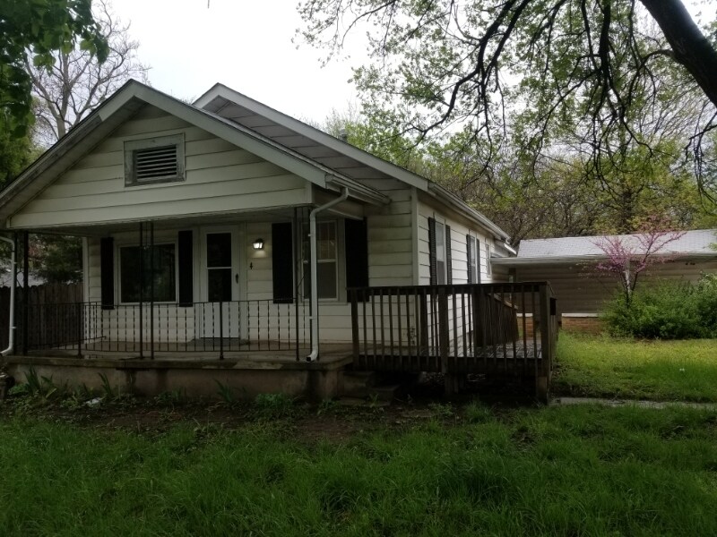 Building Photo - 3208 W 9th St N