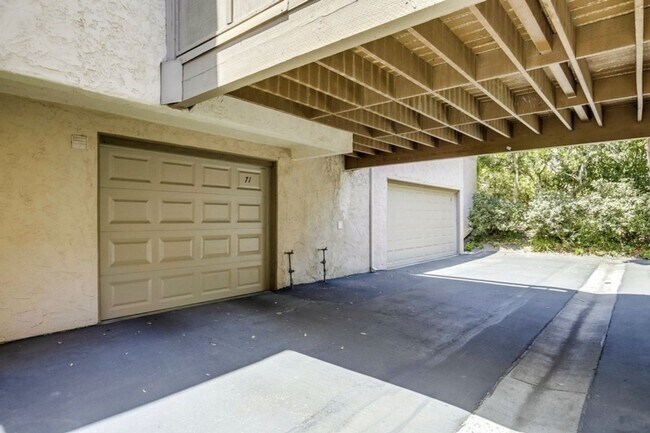 Building Photo - 8750 Villa Ln Jolla Dr