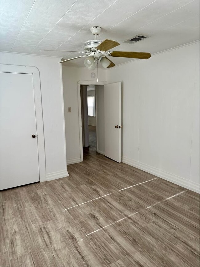 Building Photo - 648 Ave H