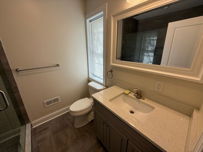 Building Photo - Charming Brick Rowhome Brewerytown