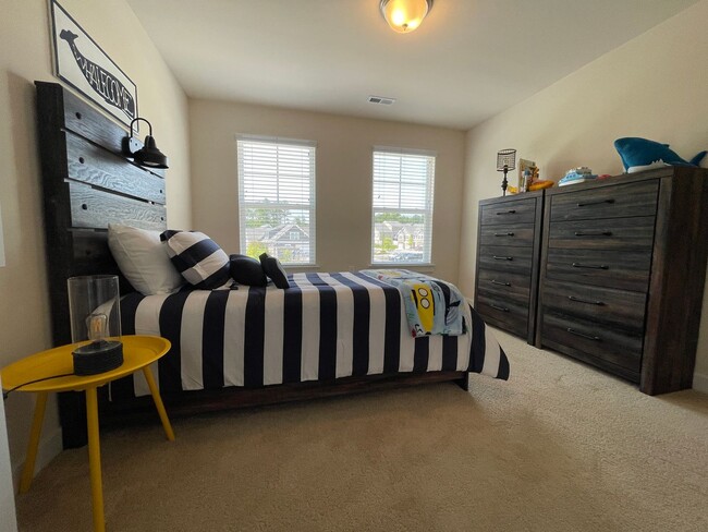 Building Photo - Heron | 3 Bed 2.5 Bath | Garage | 1800 sf | $2726-$2999 | 8, 9, 10, 12, 14, and 15 month lease terms