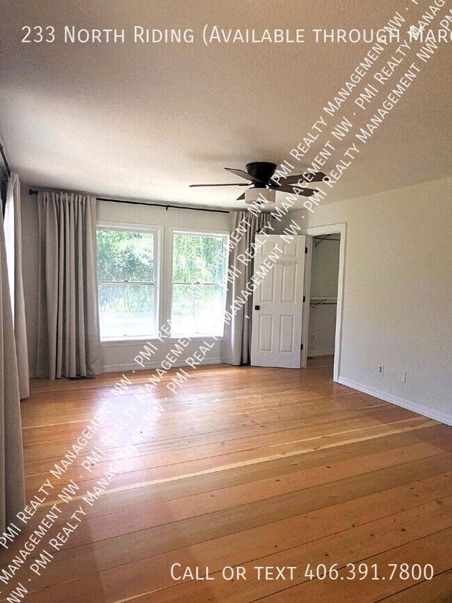 Building Photo - 233 N Riding