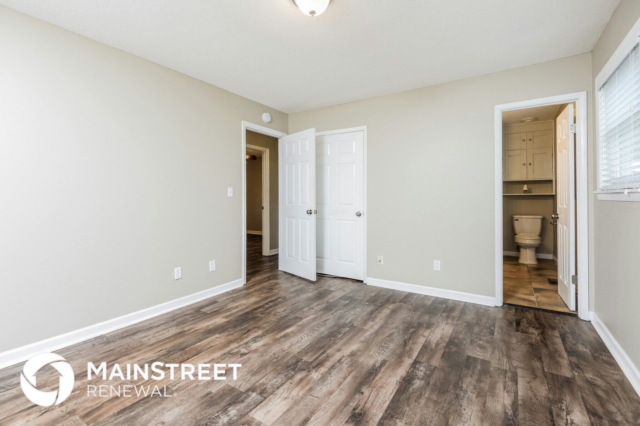 Building Photo - 4501 Oak Dr