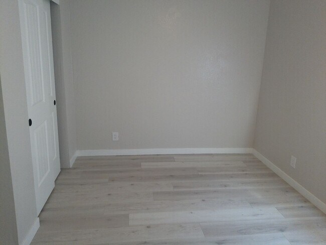 Building Photo - Long Term Duplex rental