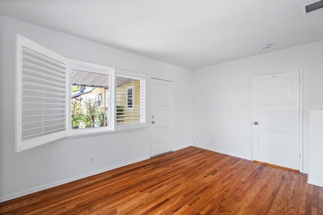 Building Photo - 4105 Irving Pl