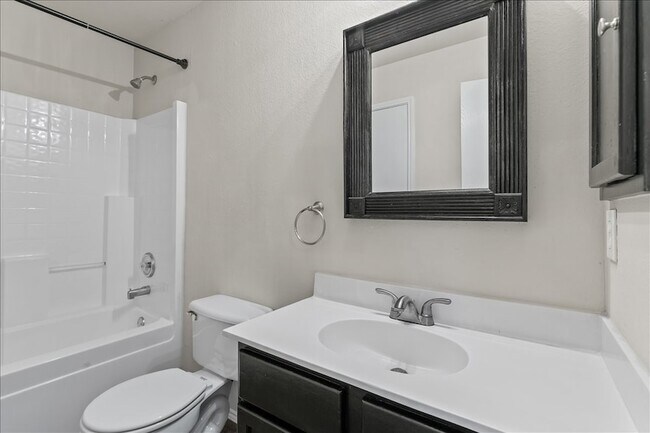 Building Photo - 3920 Malibu Sun Dr