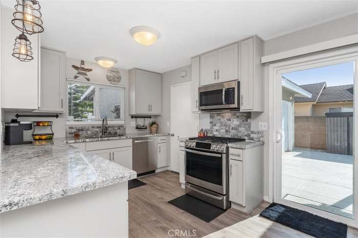 Building Photo - 15201 Nottingham Ln