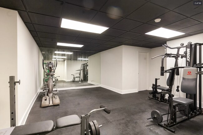 Building Photo - Uptown - 1 Bed / 1 Bath - Dog Friendly!